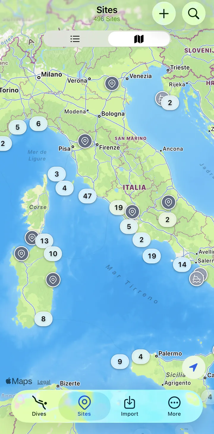 The dive sites map on iPhone: 496 sites around Italy, grouped into counts along the coast