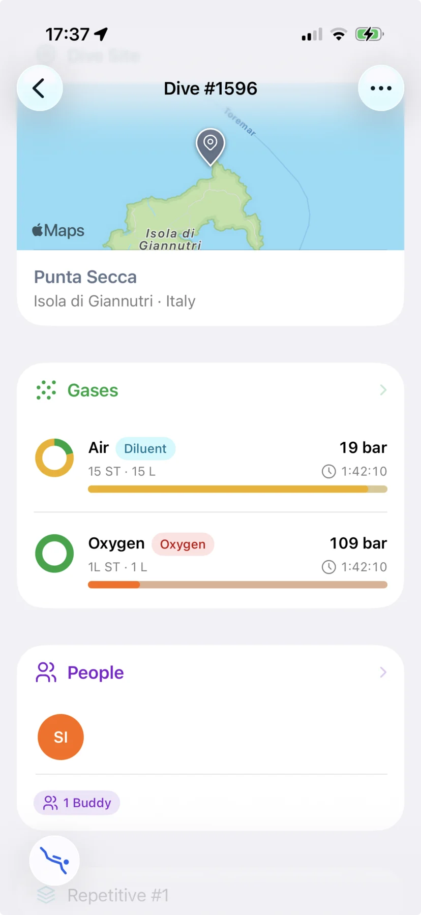 A dive on the Divebase iPhone app: the Punta Secca dive site on a map, the diluent and oxygen cylinders with their pressures, and the buddy